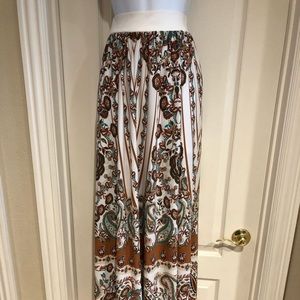 Medium New York and Company Maxi Skirt!
